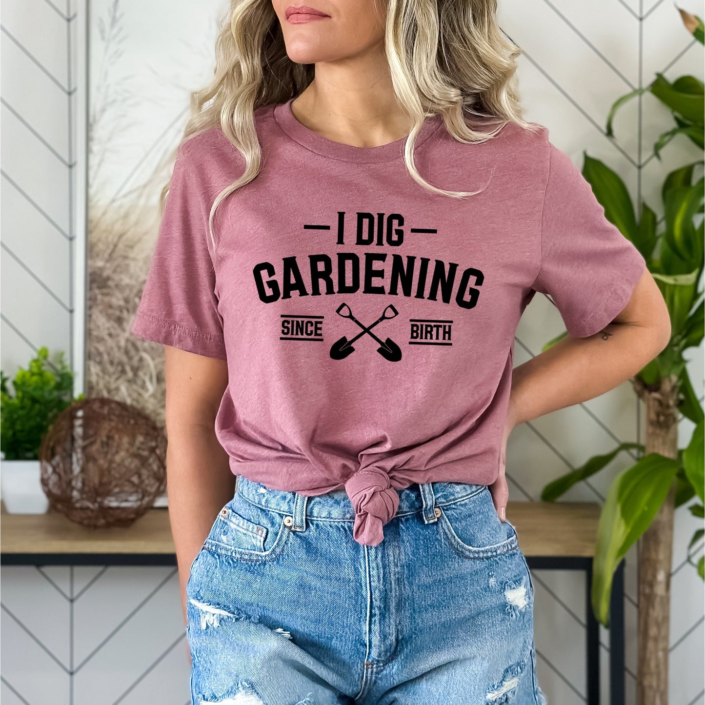 I Dig Gardening  | Short Sleeve Graphic Tee