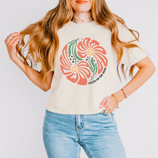 Boho Flowers Circle | Relaxed Fit Cropped Tee